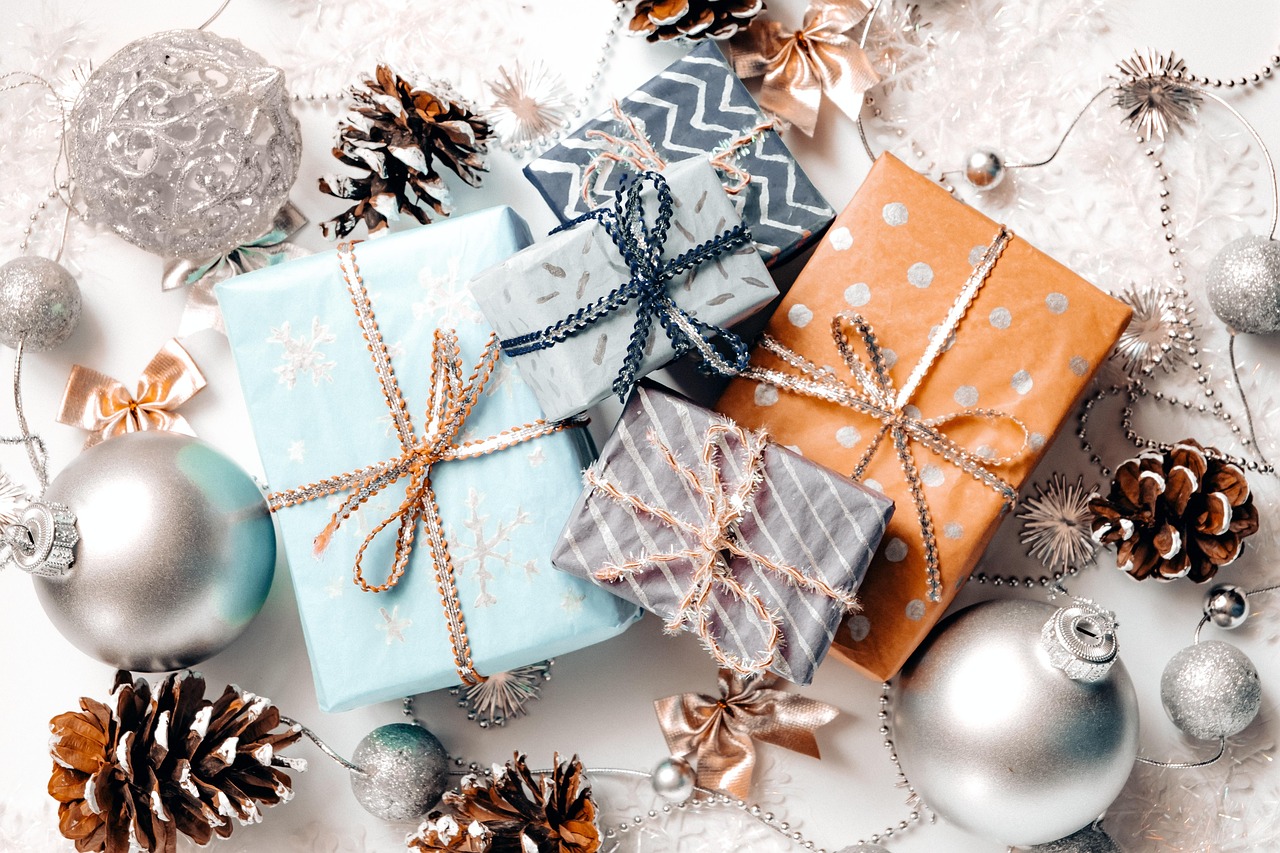 Gifts, christmas, christmas decorations — Luxury Flowers Delivered at Your Doorstep in Cluj