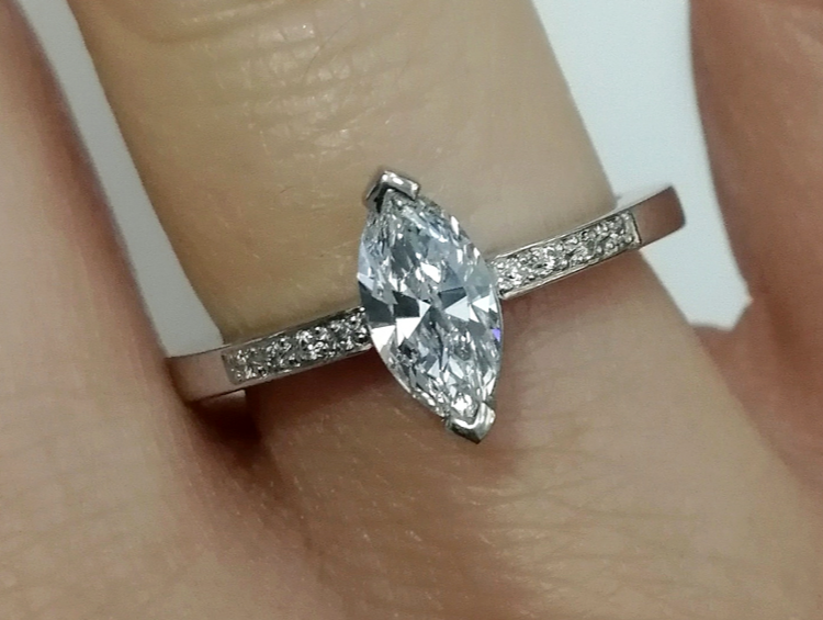 Make a Statement with Unique Oval Engagement Rings