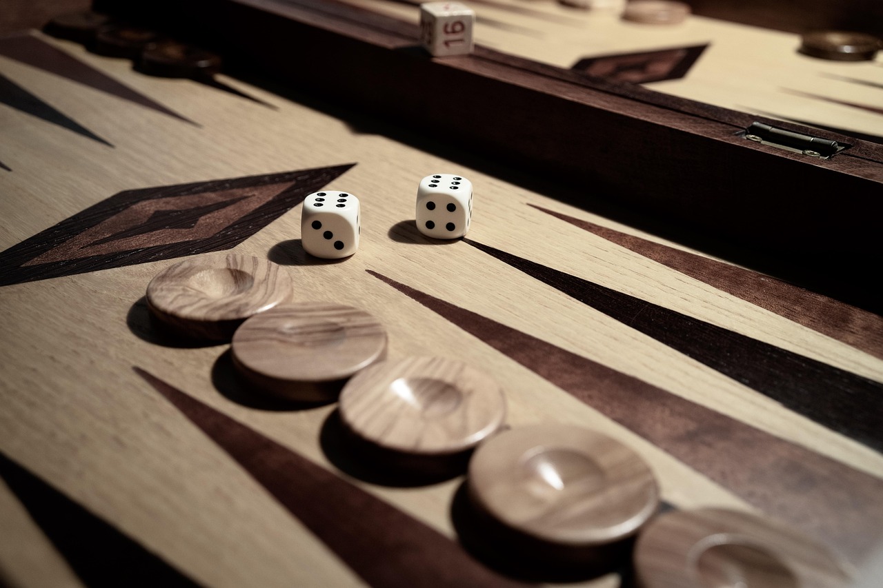 Dice, backgammon, strategy — So, apa ITU sbobet, exactly?