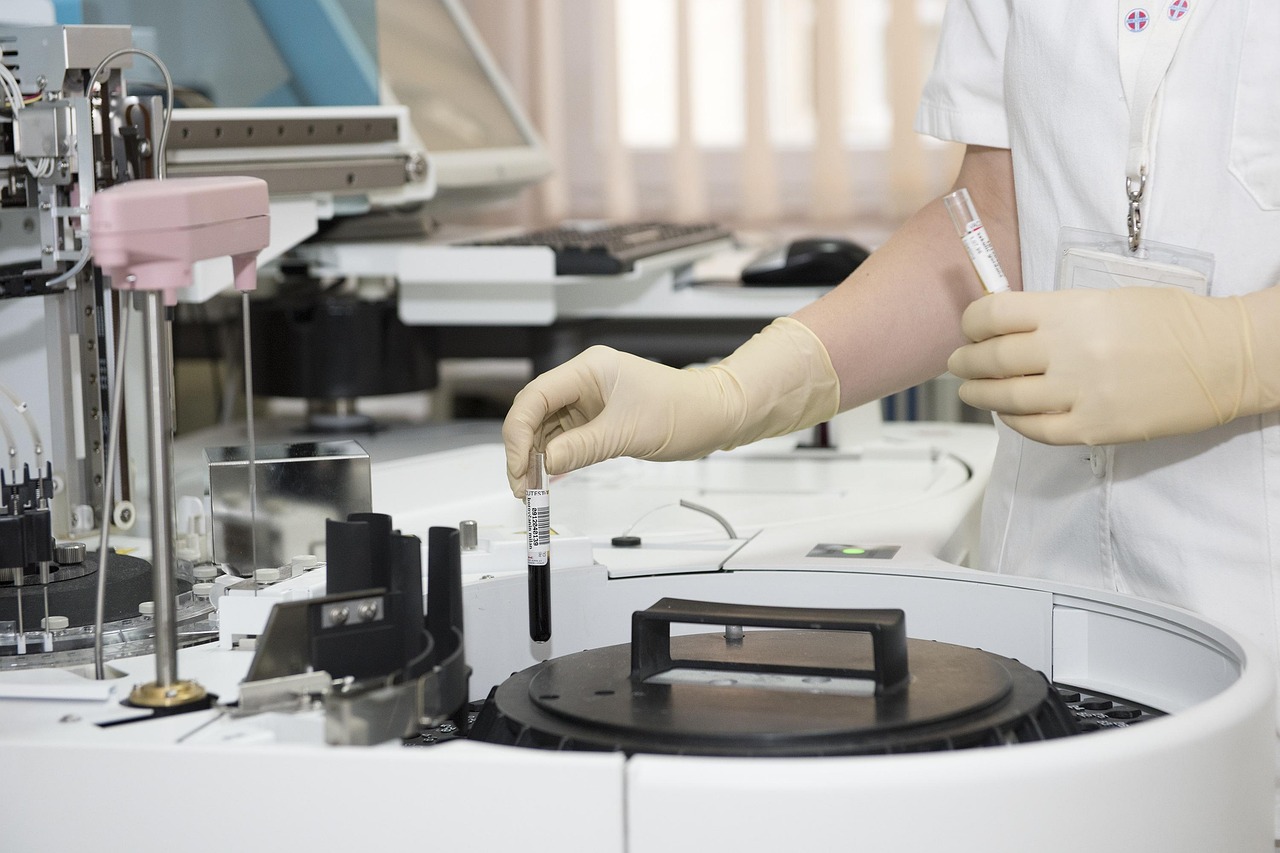 Laboratory, test tubes, healthcare worker — The Medical Journey of Dr. Rodolfo Giraldi in Delivering Quality Patient Care